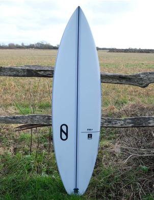 Slater Designs Ibolic FRK + Surfboard 6ft 4 Futures - White